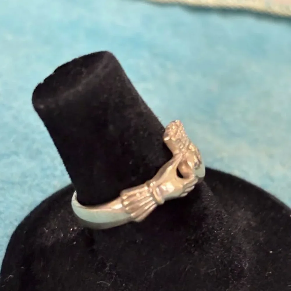 Sterling Silver Irish Claddagh Ring Made in Ireland Pinky Ring Size 4.75 Midi - Picture 9 of 9